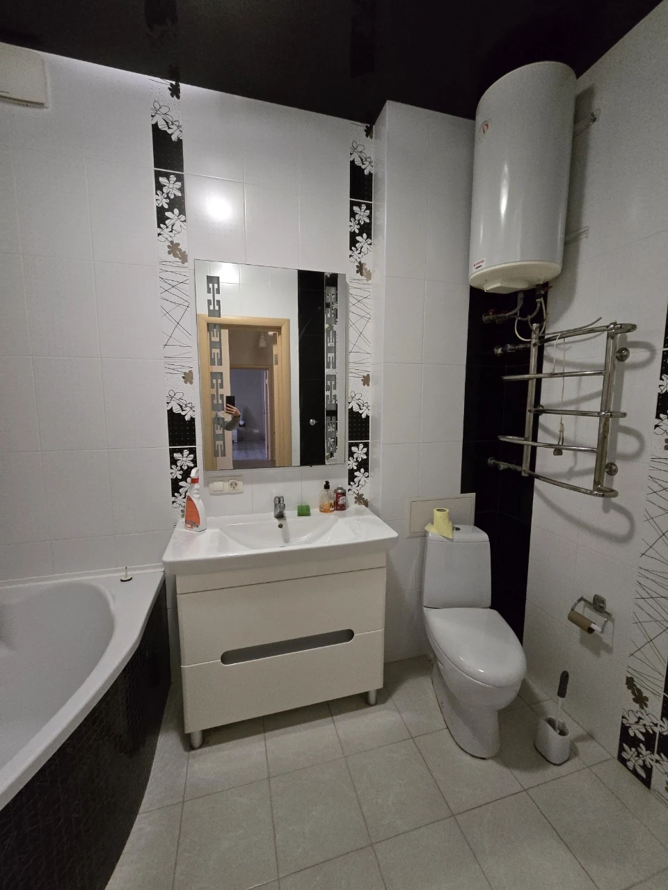 Продам 2 кім кв-ра пр-т Героїв Харкова 131 б,м.Захистників У