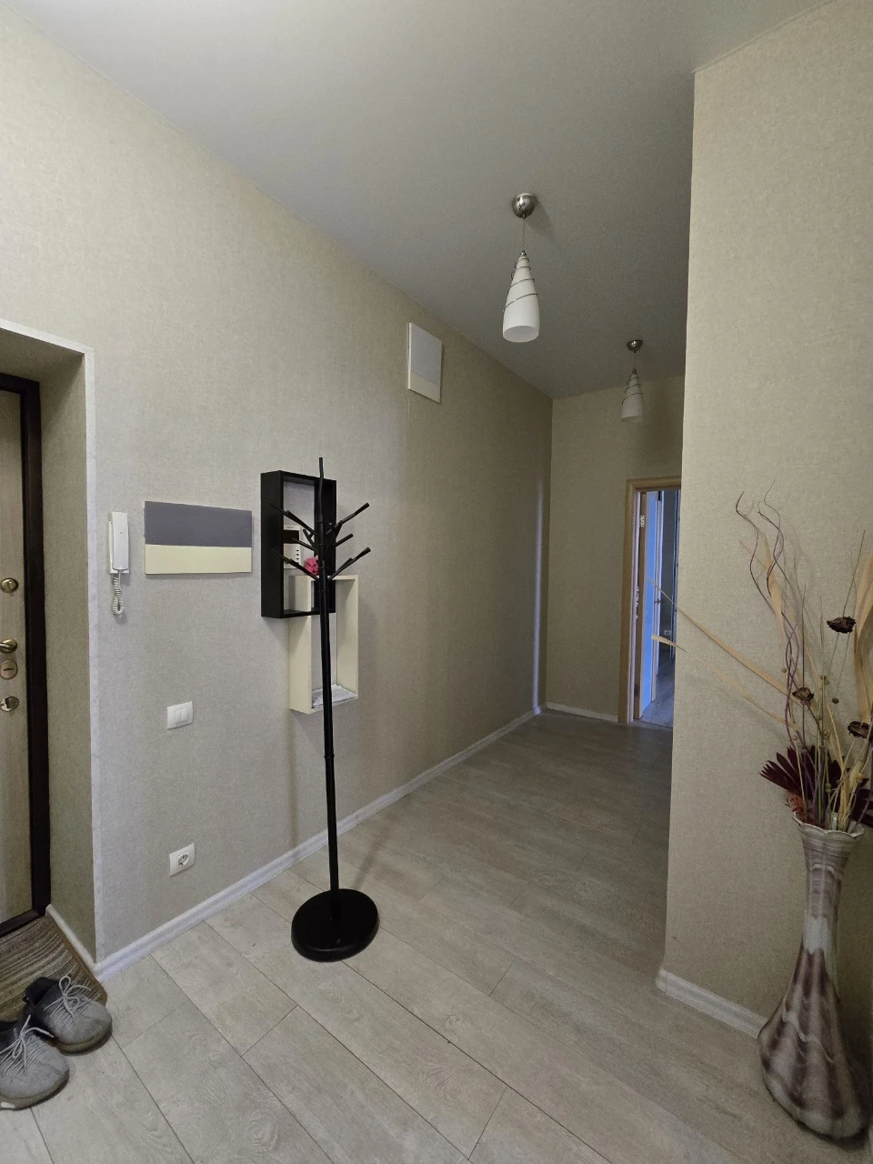 Продам 2 кім кв-ра пр-т Героїв Харкова 131 б,м.Захистників У