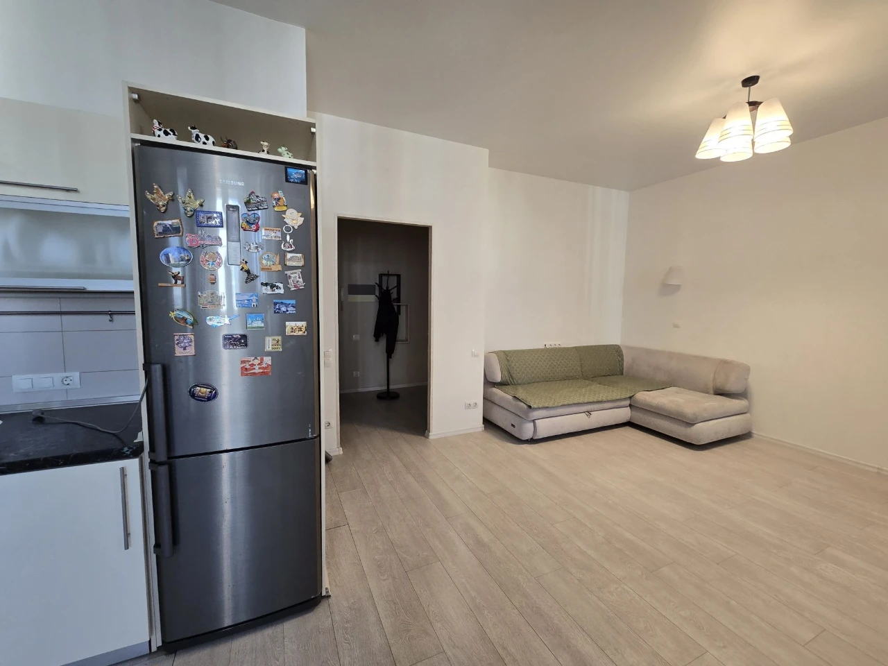 Продам 2 кім кв-ра пр-т Героїв Харкова 131 б,м.Захистників У