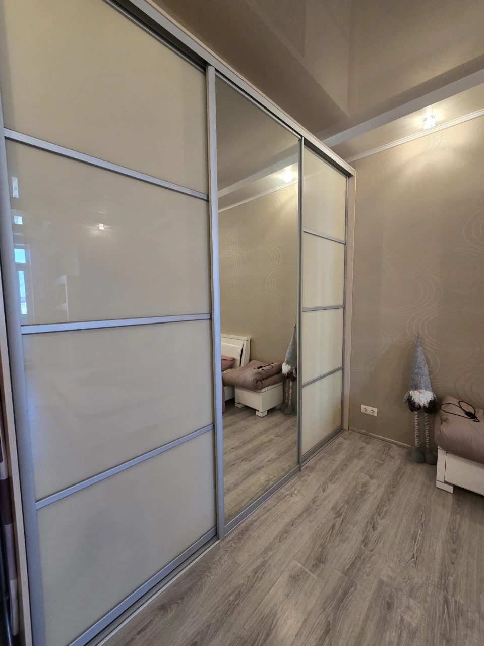 Продам 2 кім кв-ра пр-т Героїв Харкова 131 б,м.Захистників У
