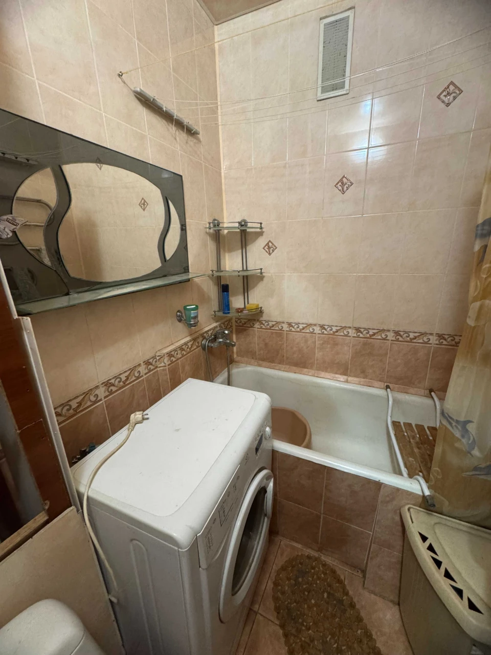 Продам 1 квартиру ХТЗ, пр-т Индустриальный