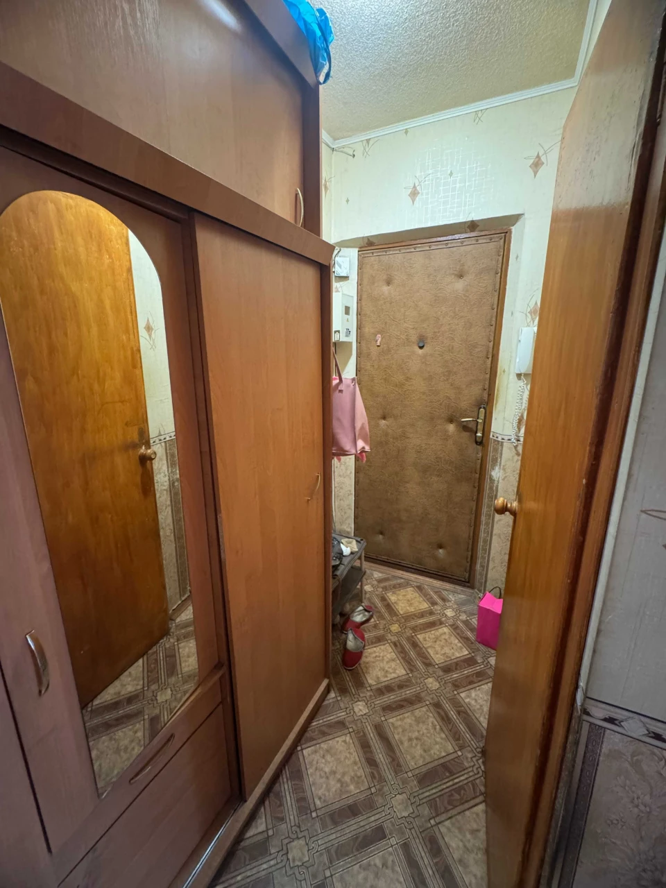 Продам 1 квартиру ХТЗ, пр-т Индустриальный