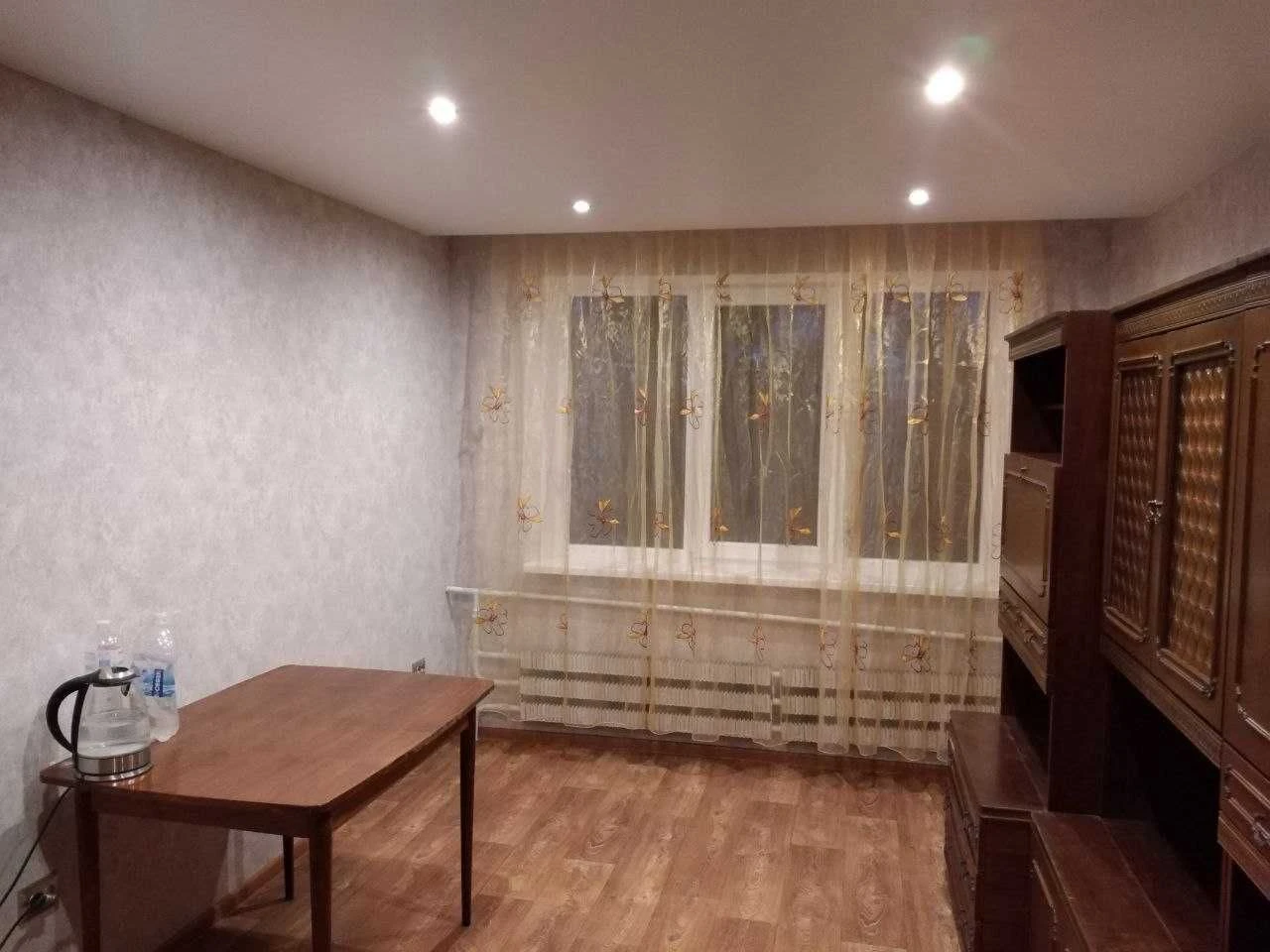 Продам гостинку б-р Ив.Каркача, м Индустриальная, свой с/у
