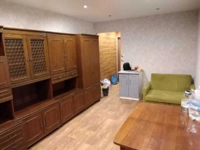 Продам гостинку б-р Ив.Каркача, м Индустриальная, свой с/у