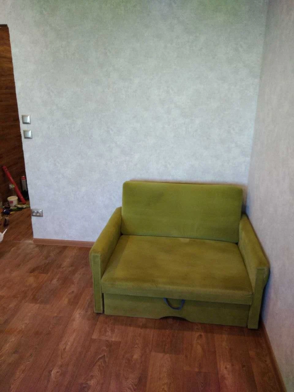 Продам гостинку б-р Ив.Каркача, м Индустриальная, свой с/у