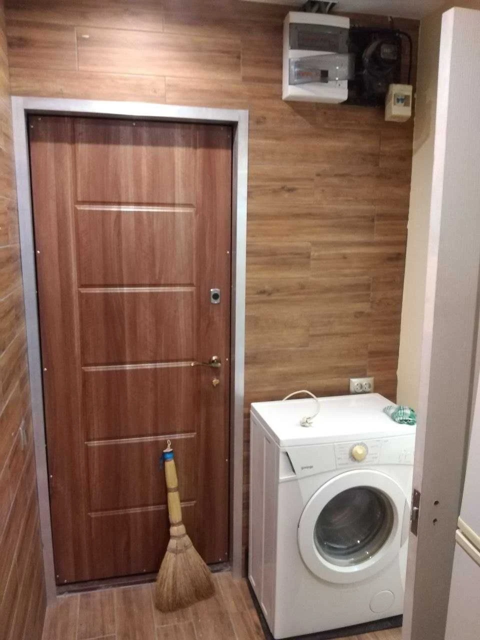 Продам гостинку б-р Ив.Каркача, м Индустриальная, свой с/у
