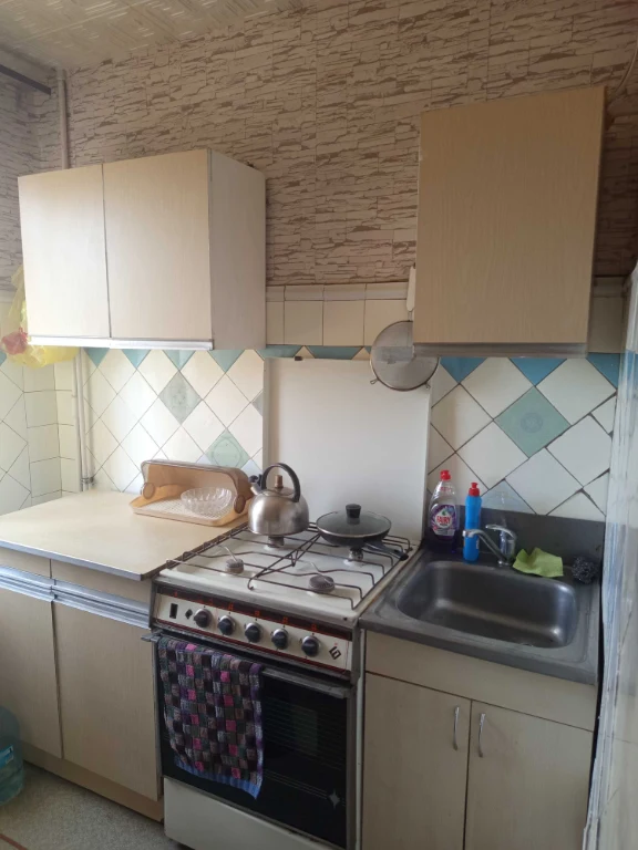 Продам 2 к. квартиру Каденюка Танкопия метро Дворец Спорта Н
