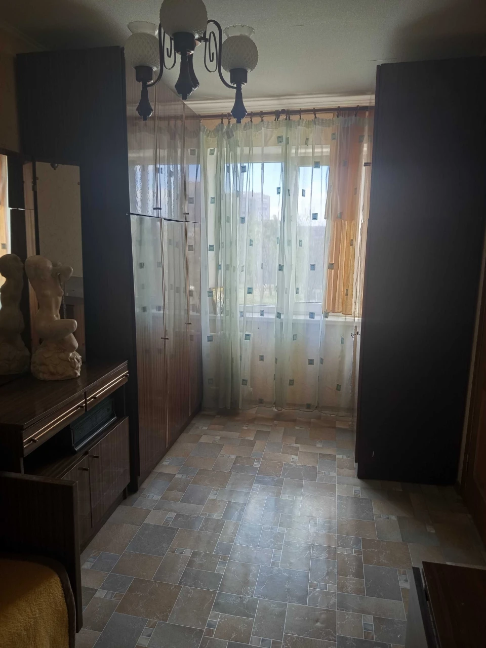 Продам 2 к. квартиру Каденюка Танкопия метро Дворец Спорта Н