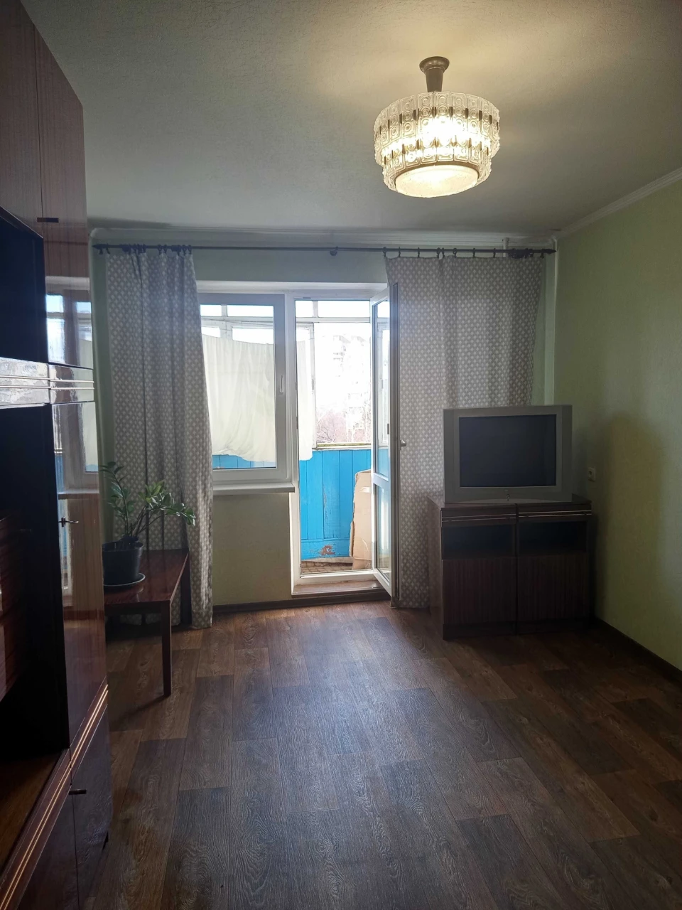 Продам 2 к. квартиру Каденюка Танкопия метро Дворец Спорта Н