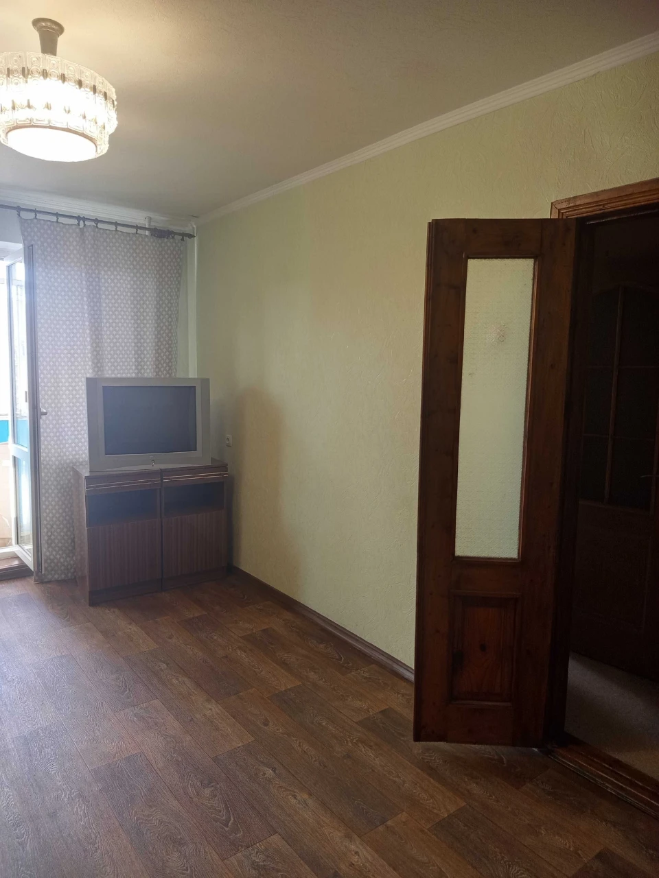 Продам 2 к. квартиру Каденюка Танкопия метро Дворец Спорта Н