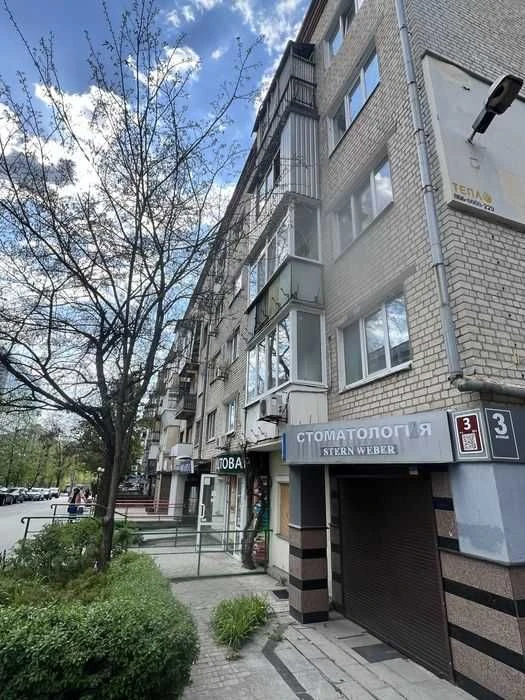 Продажа 2к квартиры под Ваш дизайнерский ремонт возле метро