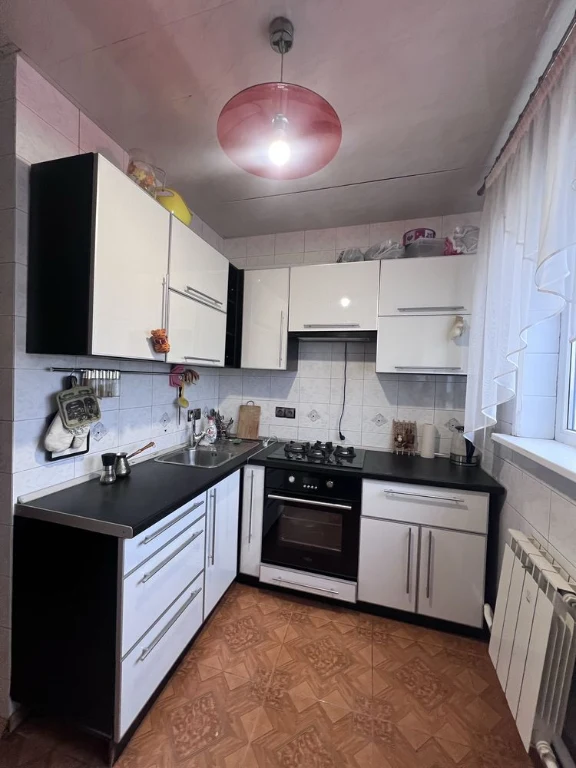 Продам 3 ком кв на Одесской именно там )!