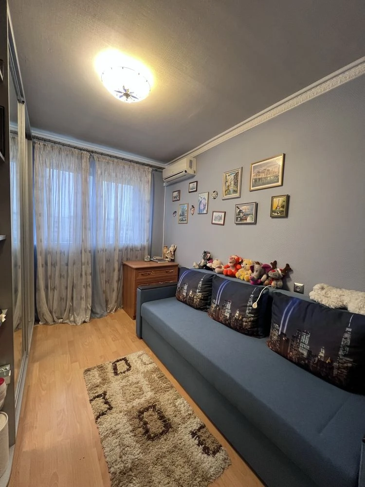 Продам 3 ком кв на Одесской именно там )!