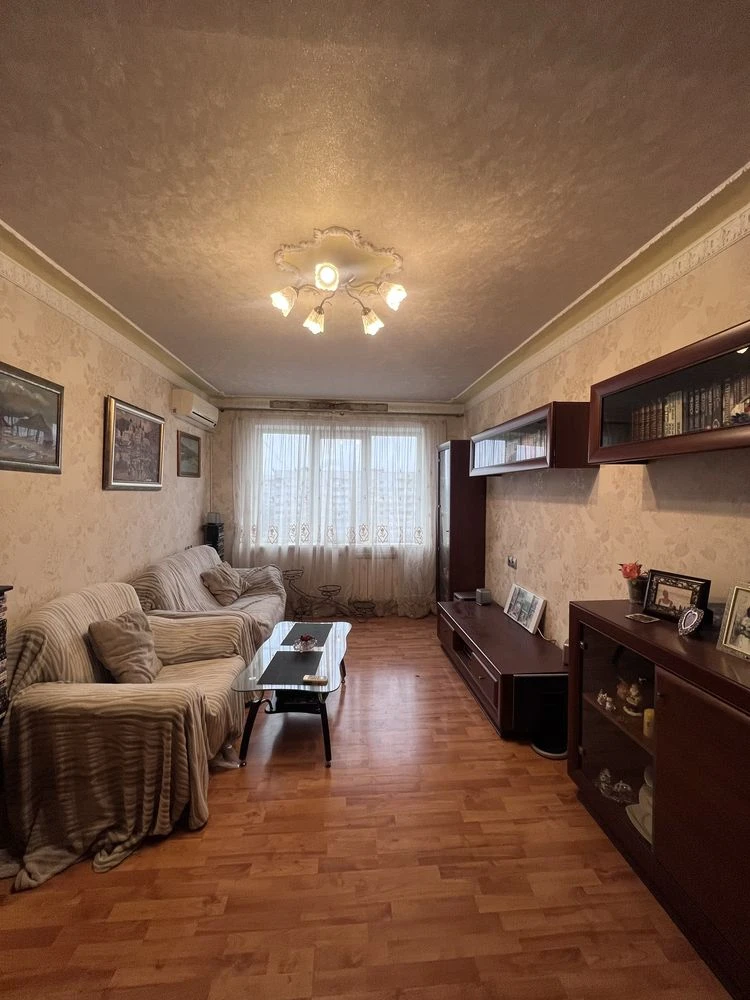 Продам 3 ком кв на Одесской именно там )!