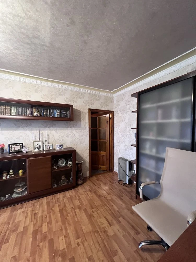 Продам 3 ком кв на Одесской именно там )!