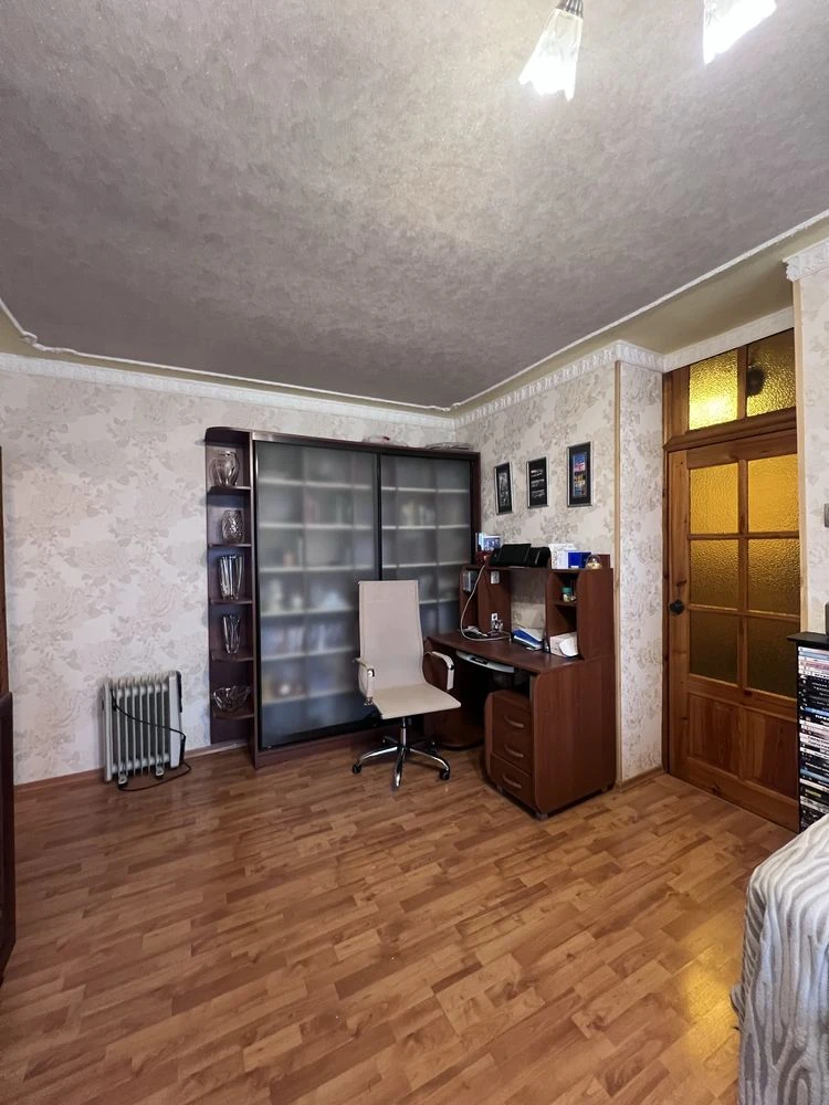 Продам 3 ком кв на Одесской именно там )!