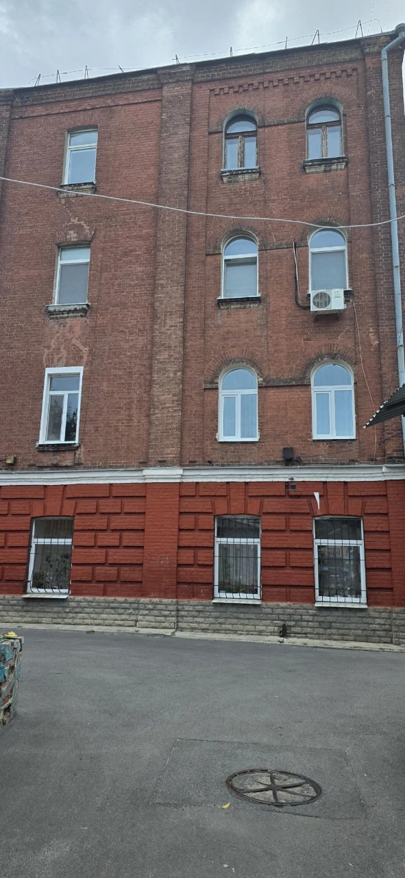 Продам 4 кімнатну квартиру в центрі с бомбосховищем