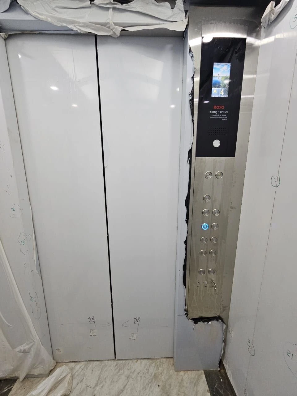 Продам 2-к квартиру без ремонту метро Масельского
