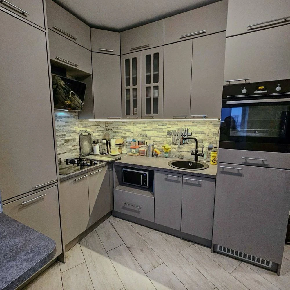 Продам 3 ком. квартиру с евроремонтом возле метро Научная.