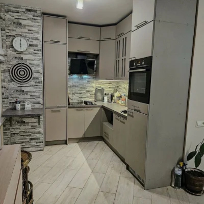 Продам 3 ком. квартиру с евроремонтом возле метро Научная.