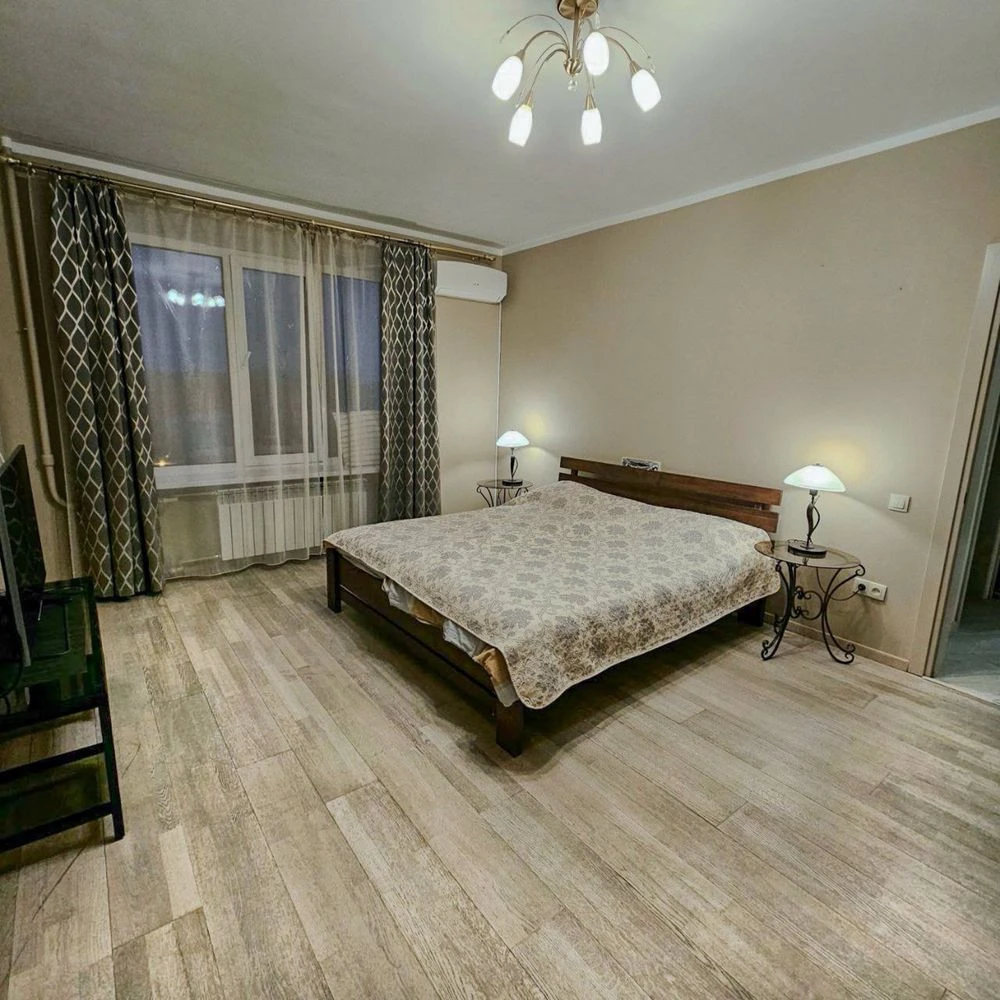 Продам 3 ком. квартиру с евроремонтом возле метро Научная.