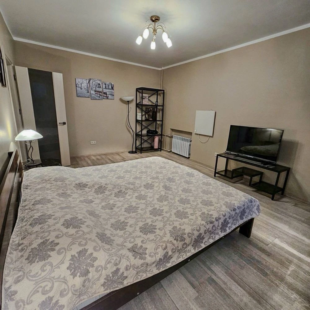 Продам 3 ком. квартиру с евроремонтом возле метро Научная.