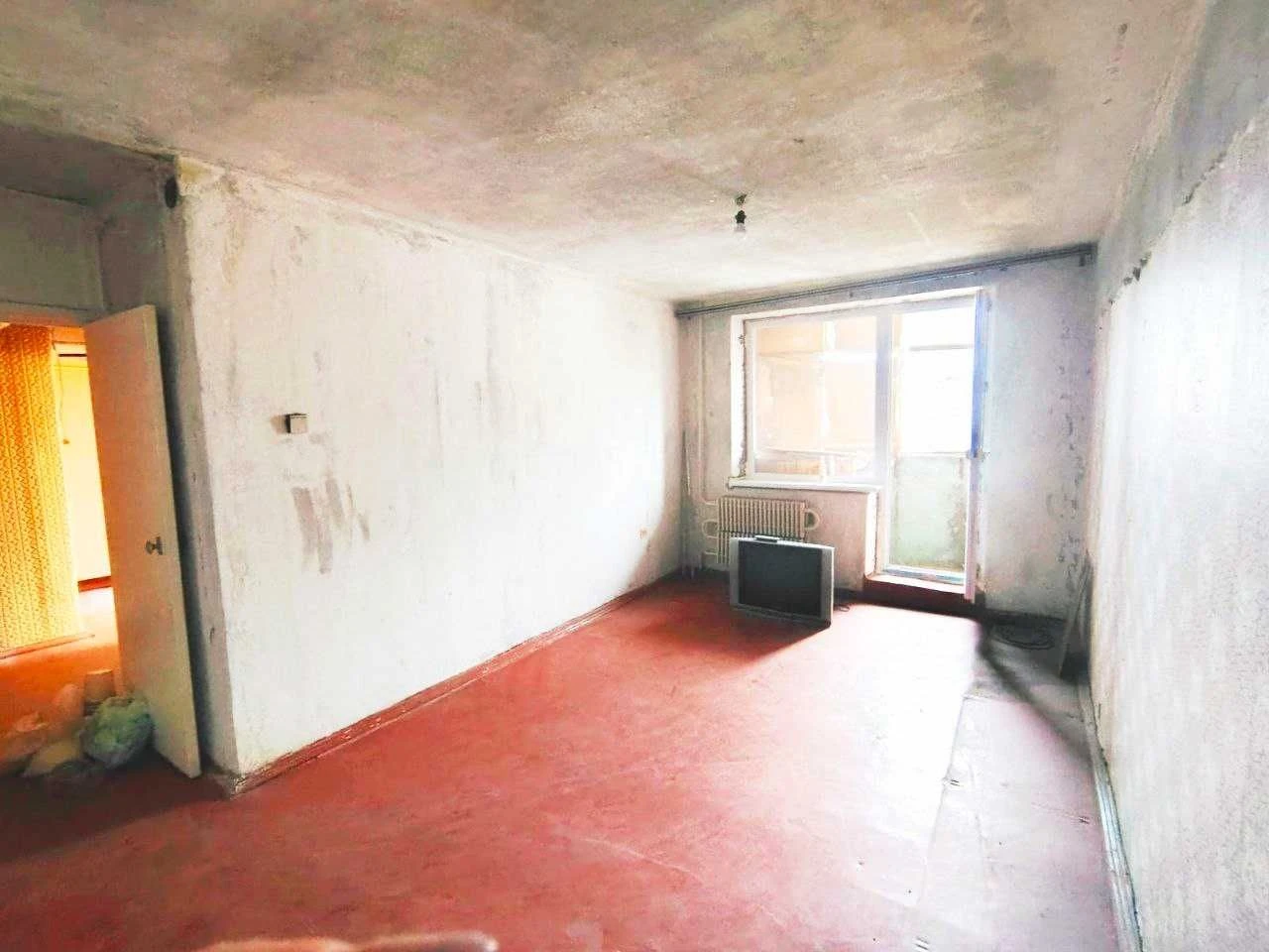 Продам 2-кімнатну квартиру під ваш ремонт.