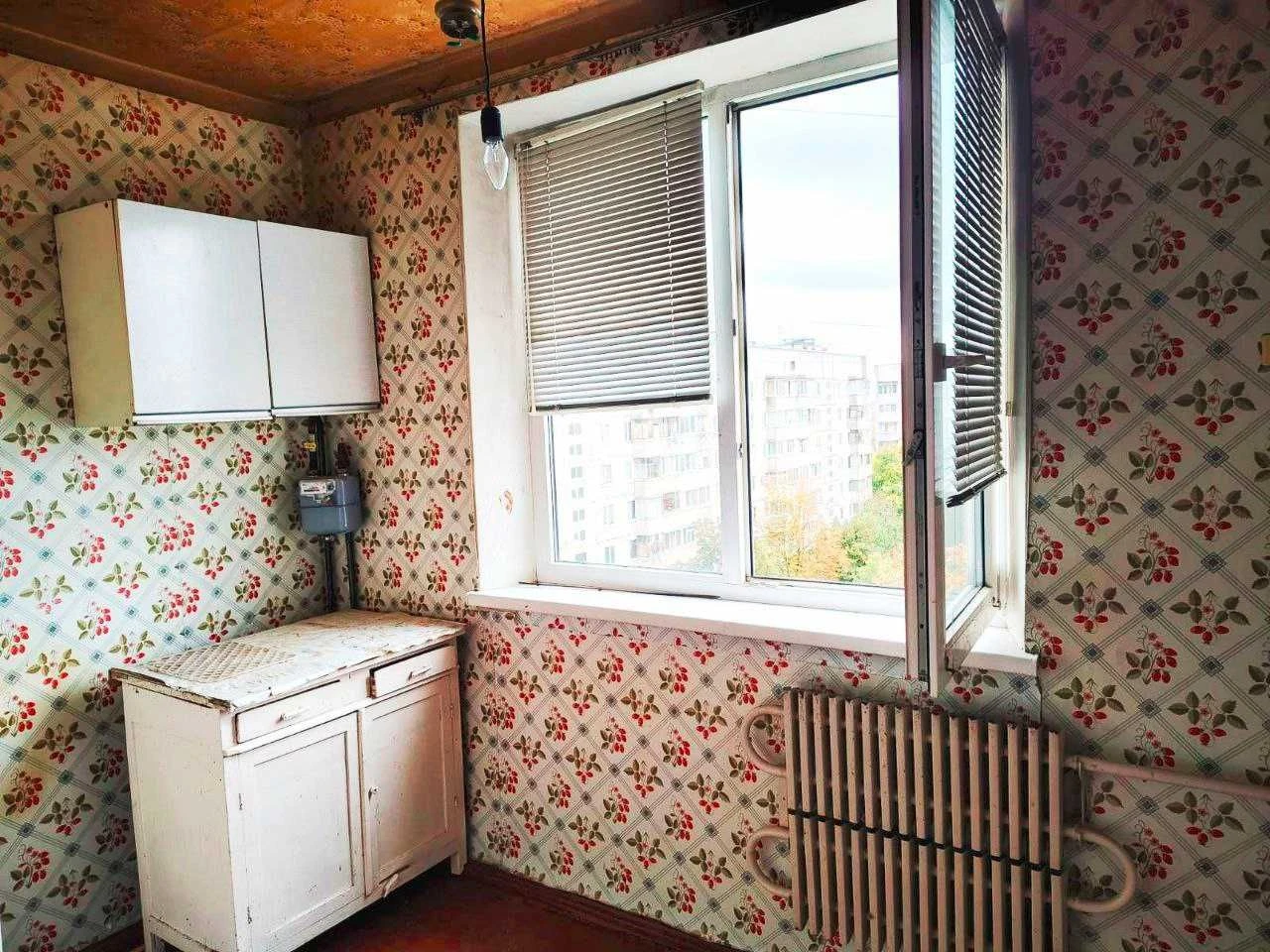 Продам 2-кімнатну квартиру під ваш ремонт.