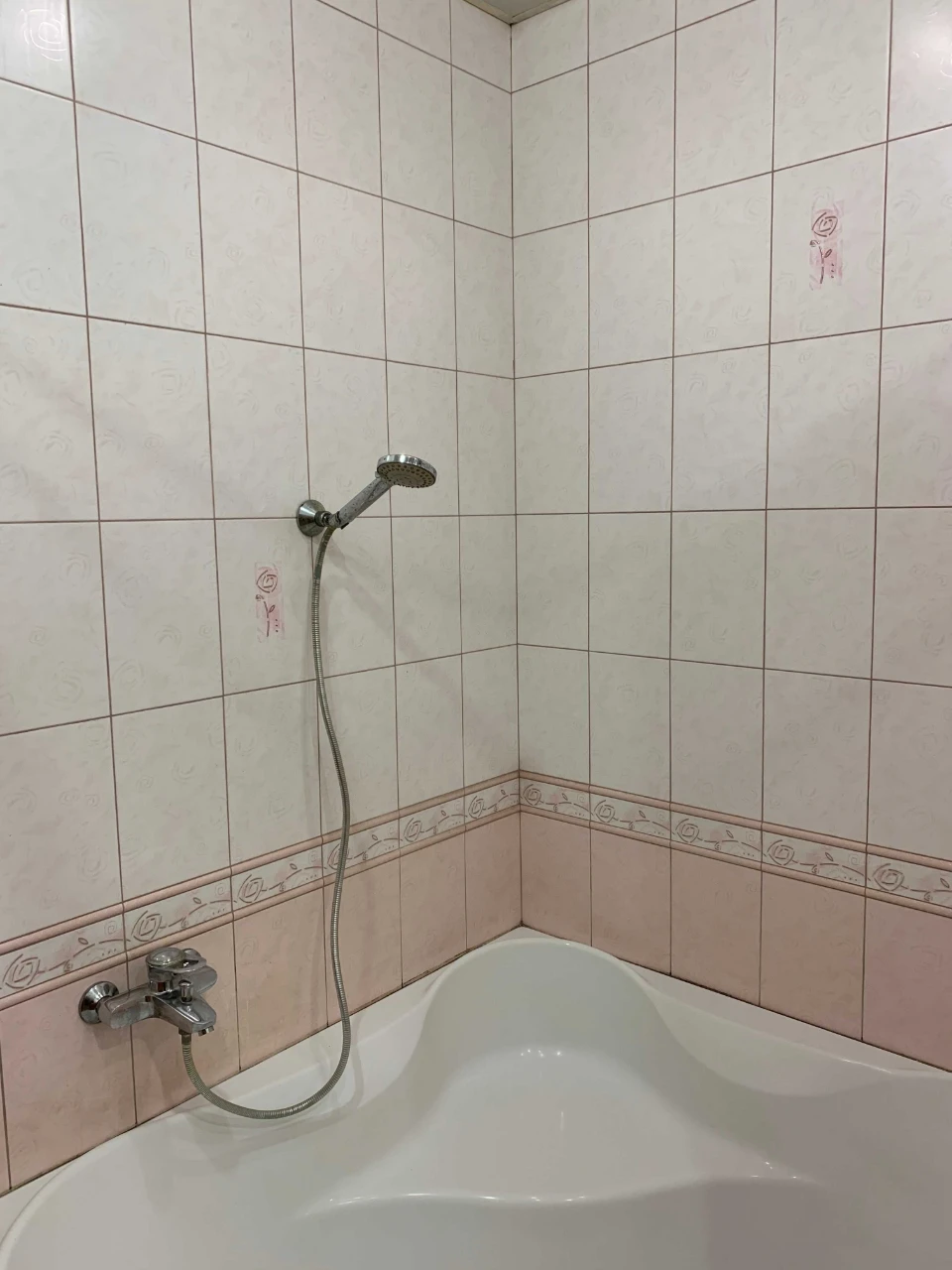 Продам 2 к. кв. в новострое Героев Харькова, возле метро
287
