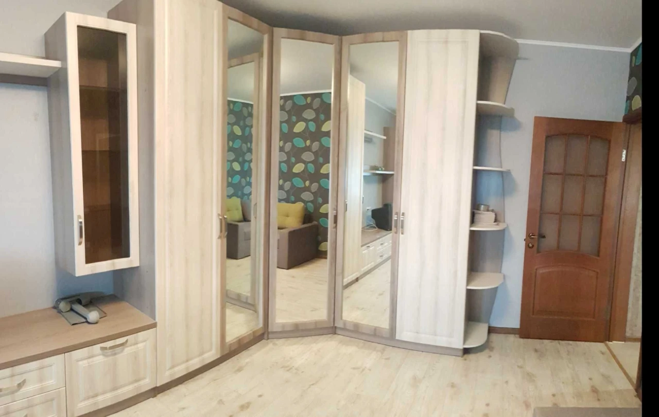 Продам 2 комнатную квартиру 2 минуты метро