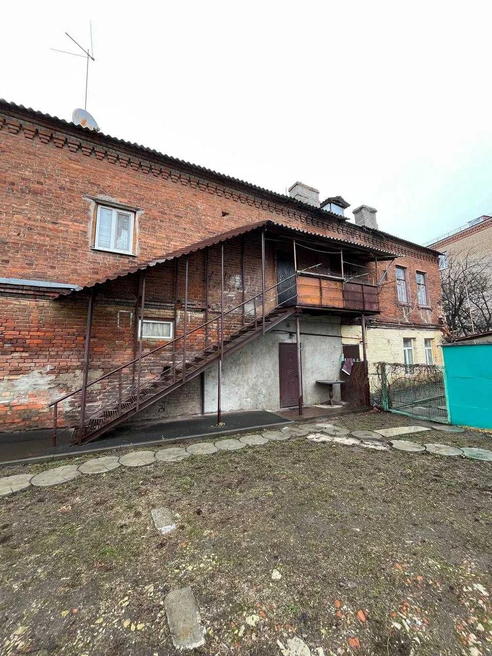 Продам 3к кв біля Конного ринку