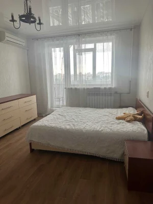 Продам  большую 1 к на Салтовке рядом с метро , 522 м-н . Ре