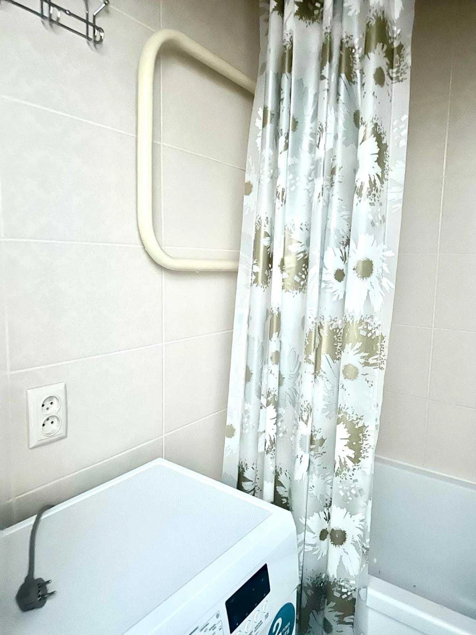 Продам  большую 1 к на Салтовке рядом с метро , 522 м-н . Ре