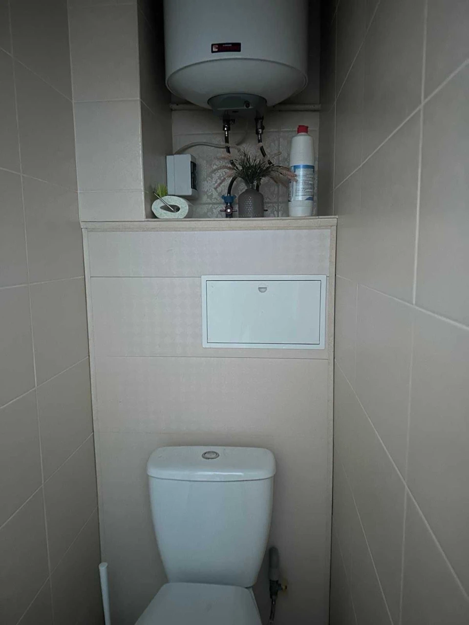 Продам  большую 1 к на Салтовке рядом с метро , 522 м-н . Ре