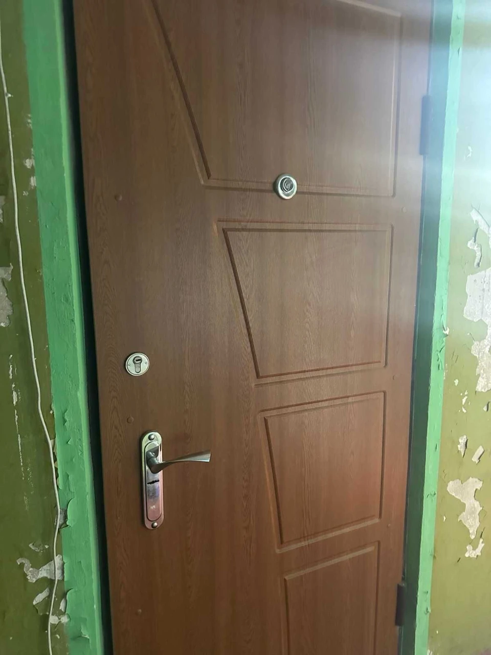 Продам  большую 1 к на Салтовке рядом с метро , 522 м-н . Ре