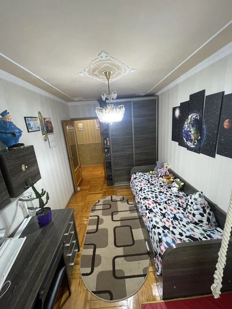 4 комн. квартиру 533 м/н