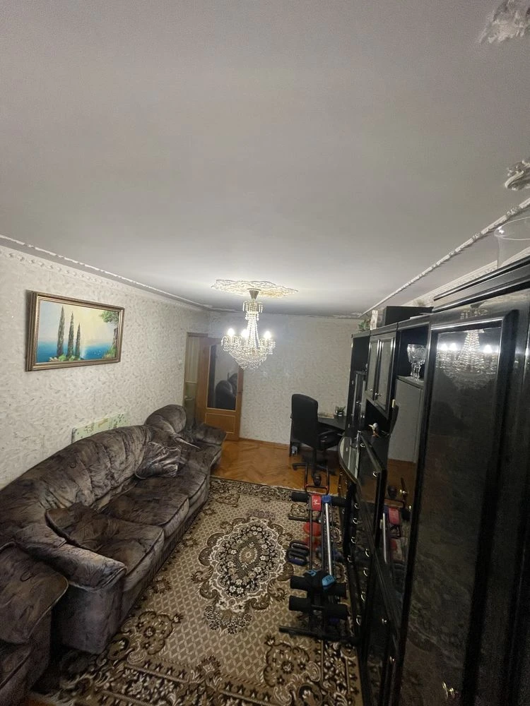 4 комн. квартиру 533 м/н
