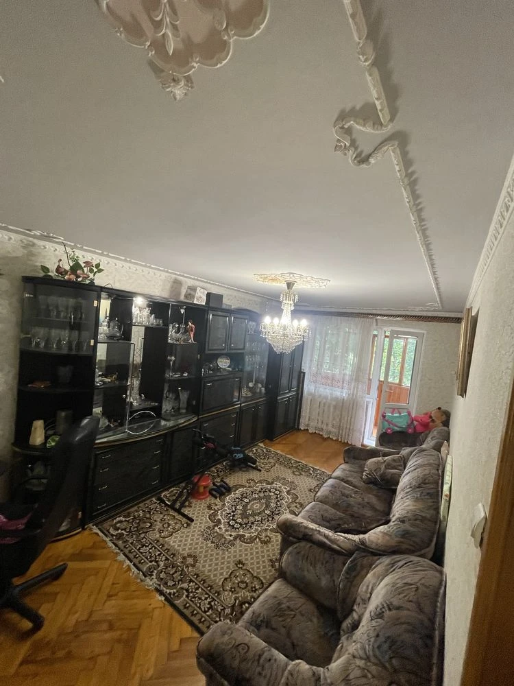 4 комн. квартиру 533 м/н