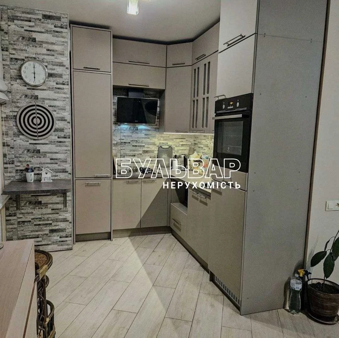 Продам 3 к.кв., Центр, Шатиловка, ул. Авиационная, м. Научна