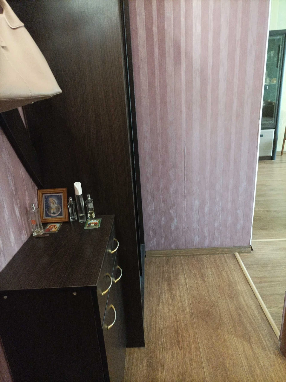 Продам 2 х. кім.квартиру м.Армійська.