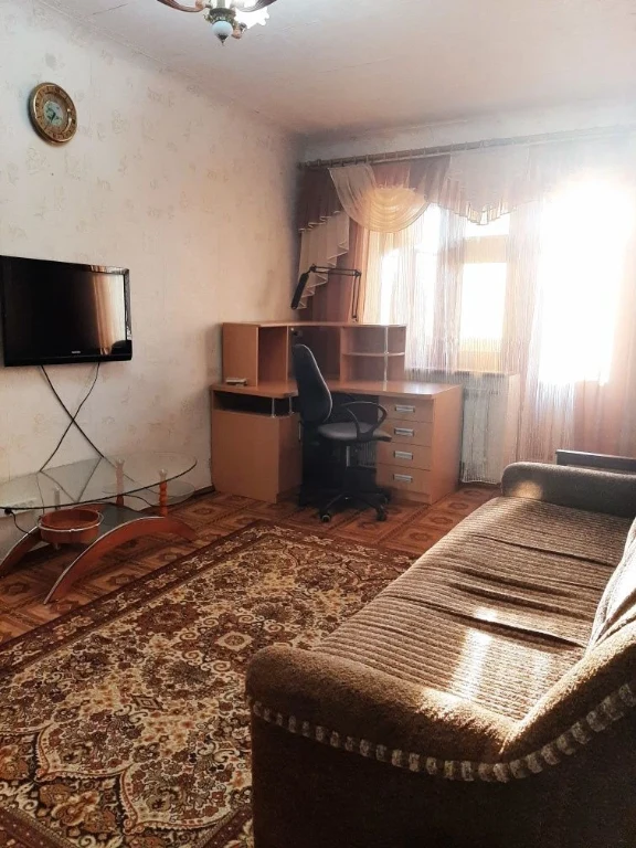 Продам  свою 2к. возле метро! Без комиссии