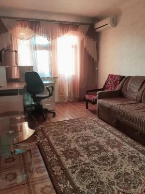 Продам  свою 2к. возле метро! Без комиссии