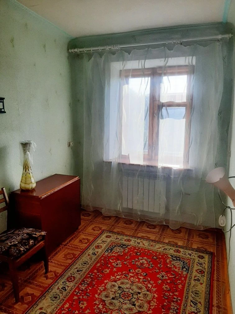 Продам  свою 2к. возле метро! Без комиссии
