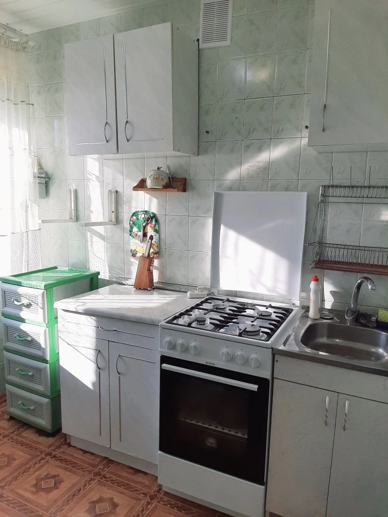 Продам  свою 2к. возле метро! Без комиссии