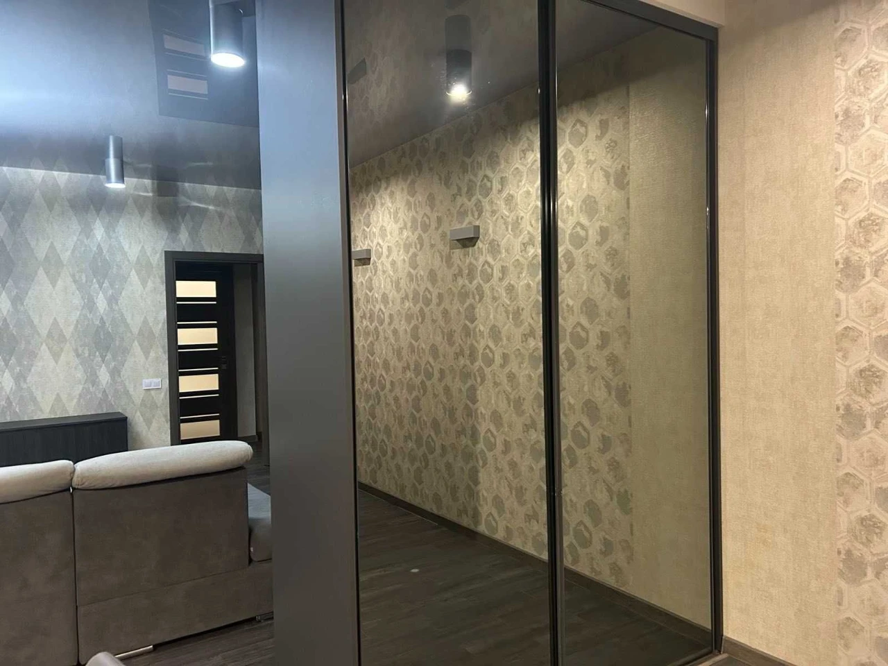 СРОЧНО! VIP! Продам 3-х к. кв. ЦЕНТР. рынок.Б. Панасовская С