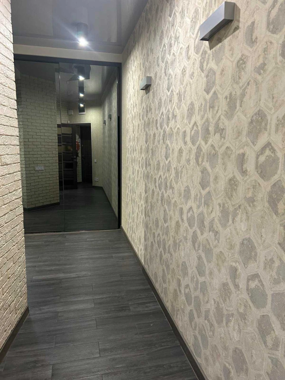 СРОЧНО! VIP! Продам 3-х к. кв. ЦЕНТР. рынок.Б. Панасовская С