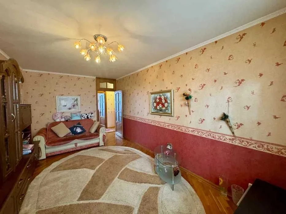Продам 3 к. квартиру Победы метро рядом Алексеевка капитальн