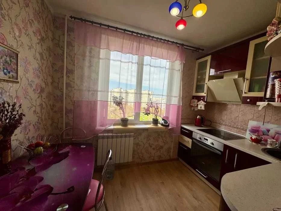 Продам 3 к. квартиру Победы метро рядом Алексеевка капитальн