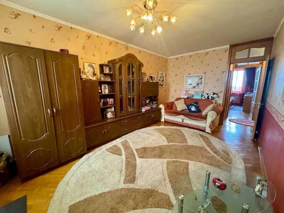 Продам 3 к. квартиру Победы метро рядом Алексеевка капитальн