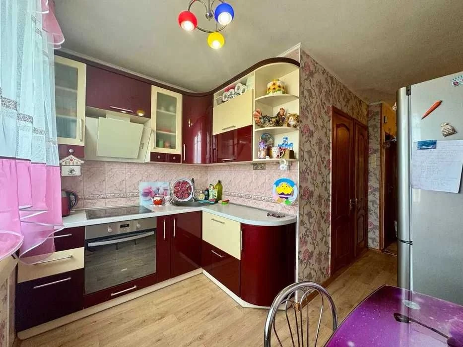 Продам 3 к. квартиру Победы метро рядом Алексеевка капитальн